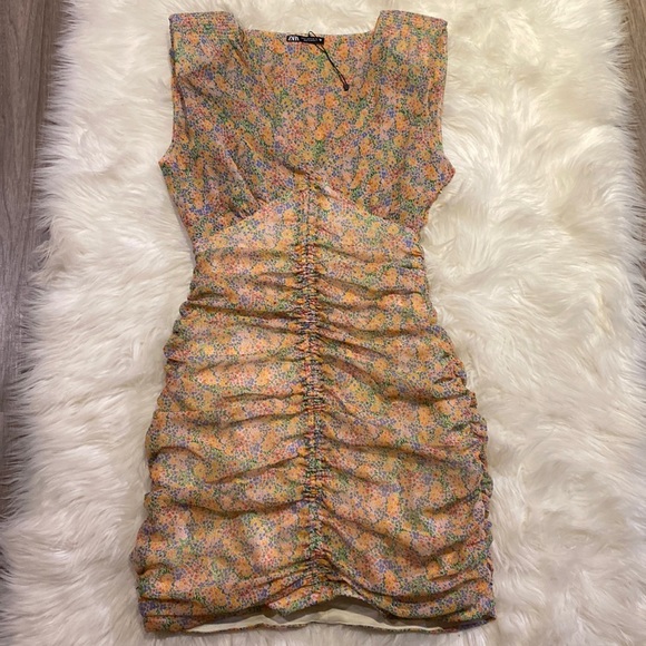Zara Floral Summer Mini Ruched Fitted Dress Size Small NWOT - Picture 1 of 5
